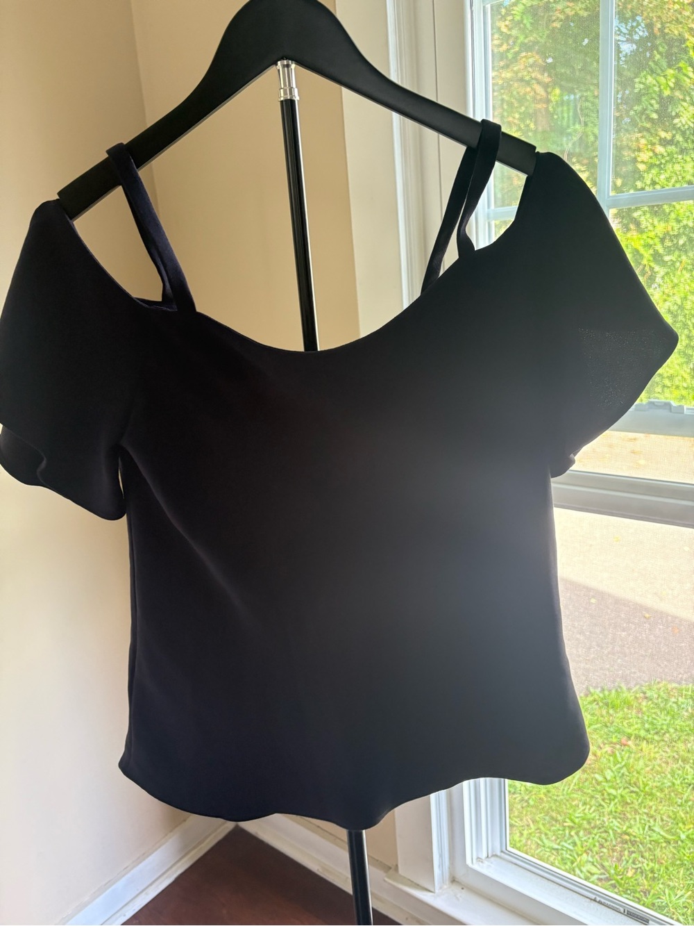 Women’s Black Cold-Shoulder Short Sleeve Top